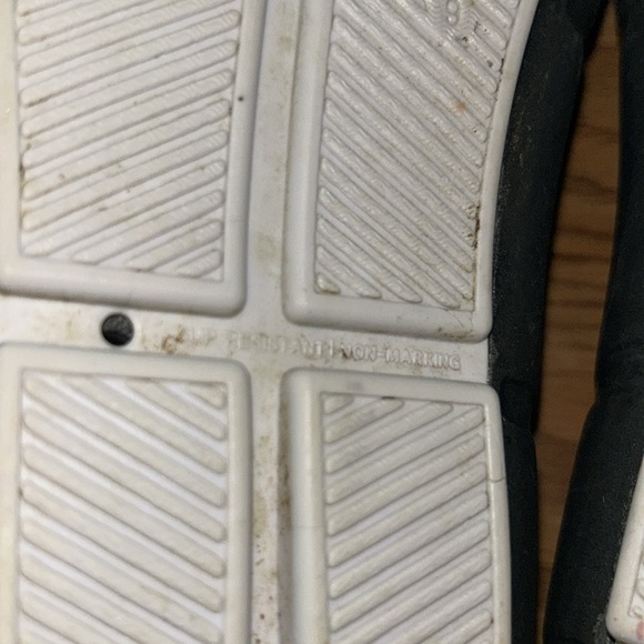 Tucket “ Giller” boat shoes size 9. Worn once. - Picture 7 of 8